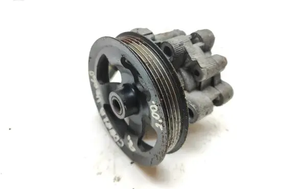 Toyota Corolla Verso E121 Power steering pump