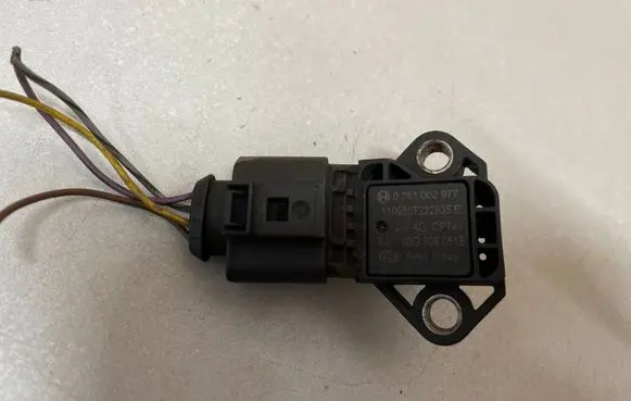 Volkswagen PASSAT B8 Air pressure sensor 03G906051E