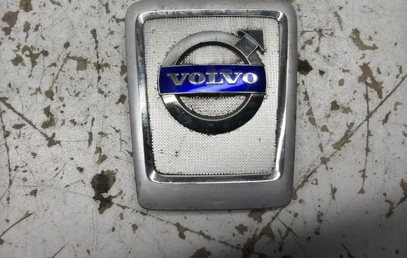 Volvo XC70 Manufacturer badge logo/emblem 31319188