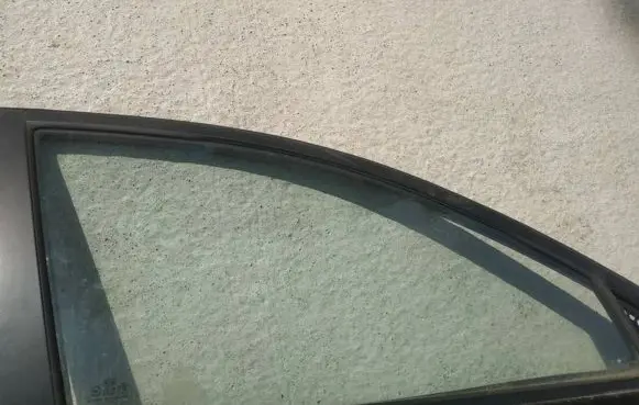 KIA Rio Front door window glass four-door as2