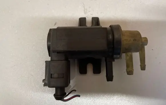 Volkswagen PASSAT B6 Vacuum valve 1K0906627A