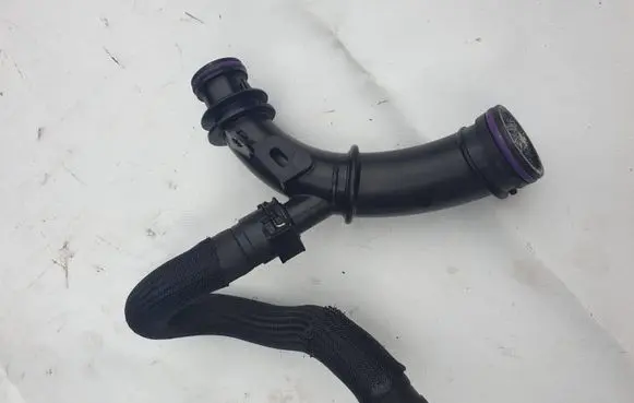 Engine coolant pipe/hose
