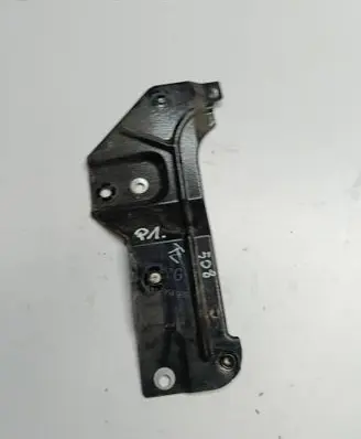 Rear bumper mounting bracket