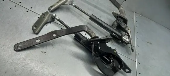 Volvo V70 Tailgate/trunk/boot hinge 9483033