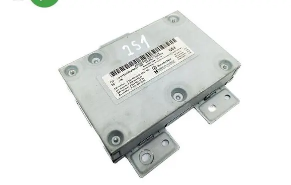 Mercedes-Benz R W251 Head unit multimedia control A2049005704 A2049015902 A2049020900