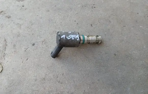 Ford Focus Camshaft vanos timing valve CM5G-6C880-CA