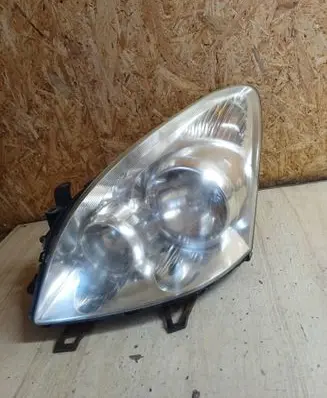 Toyota Corolla Verso AR10 Headlight/headlamp DP7105LL