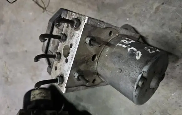 Mercedes-Benz Vito Viano W639 ABS Pump A0004464889HL