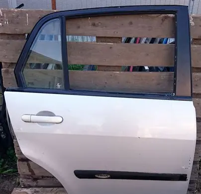 Nissan Tiida C11 Rear door
