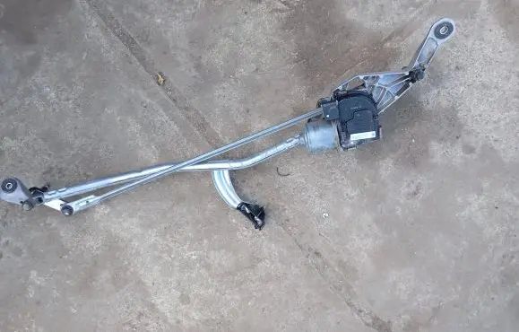 Mercedes-Benz E W213 Front wiper linkage and motor A2138200540 20170406 3397021813