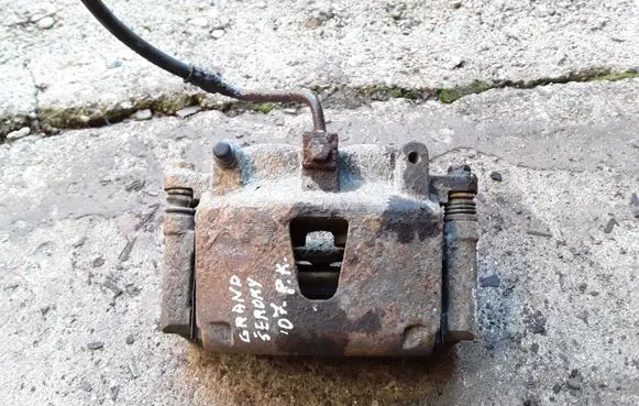 Jeep Grand Cherokee (WK) Front brake caliper NOCODE