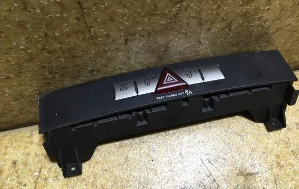 Mercedes-Benz SLK R171 Hazard light switch 1718200210