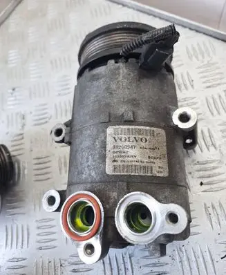 Volvo V70 Air conditioning (A/C) compressor (pump) 31250547