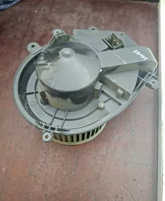 Volkswagen PASSAT B5 Heater fan/blower 740221233F 8D0820021