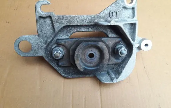 Renault Kadjar Gearbox mount 112221641R