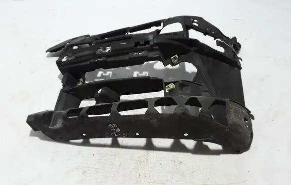BMW 5 G30 G31 Front bumper mounting bracket 7385347