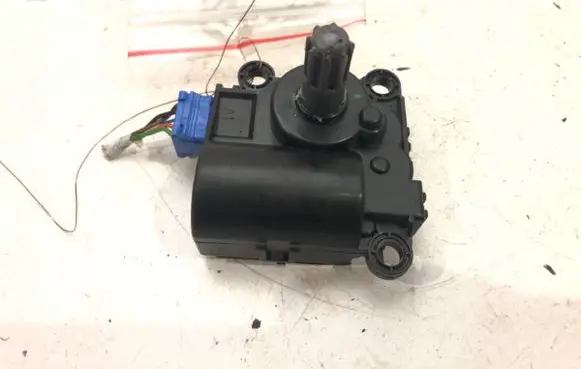 Hyundai i30 Air flap motor/actuator D332-EDFAA02