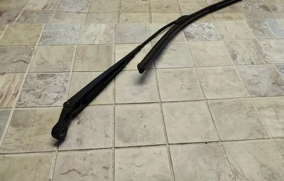 Volkswagen Fox Windshield/front glass wiper blade 5Z0955409A