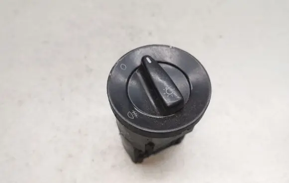 Volkswagen Golf IV Light switch 1C0941531