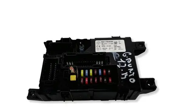 Fiat Punto (188) Fuse module 00517954290