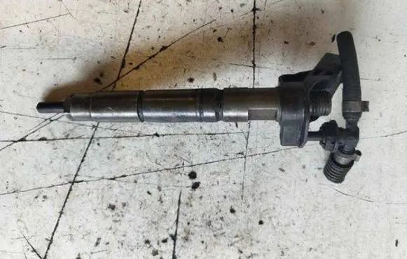 Mercedes-Benz CLS C219 Fuel injector 0445115076