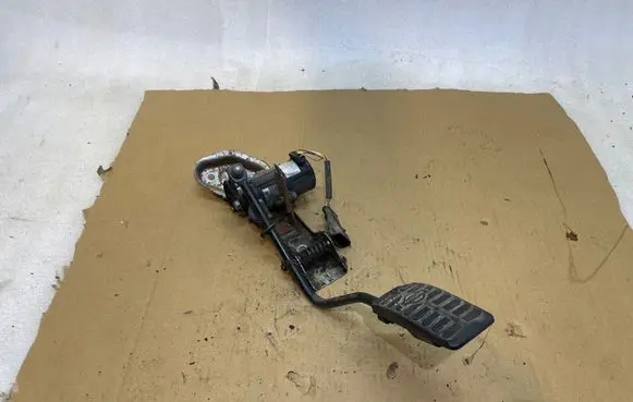 Nissan Almera Tino Accelerator throttle pedal 1132099015