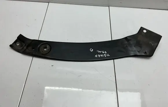 Volkswagen Tiguan Radiator support slam panel bracket 5N0806930A