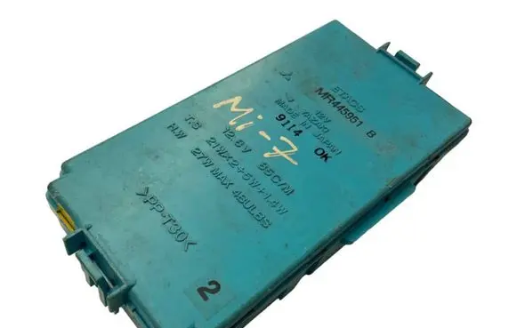 Mitsubishi Pajero Relay mounting block MR445951B