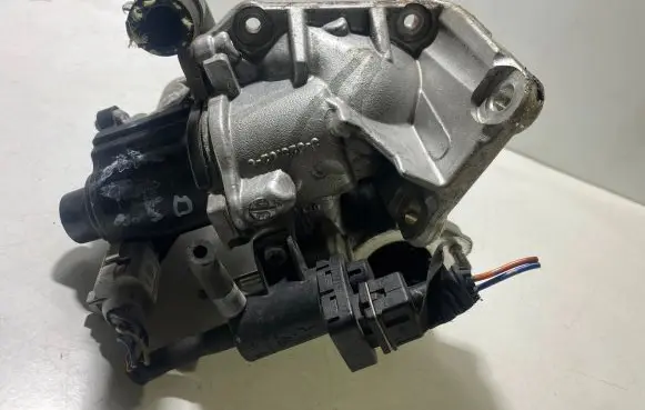 Nissan Juke I F15 EGR valve 7003681404