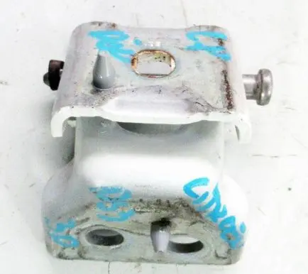 Citroen DS3 Front door lower hinge 