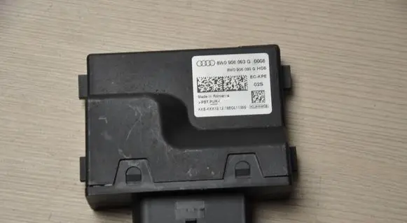 Audi A5 Fuel injection pump control unit/module 8W0906093G