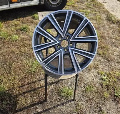 Audi A1 R17 alloy rim 82A601025E