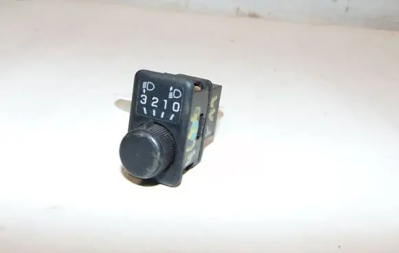 Nissan Primera Headlight level height control switch 251902F000