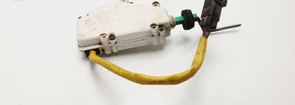 Fuel tank cap lock motor