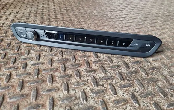 Head unit multimedia control