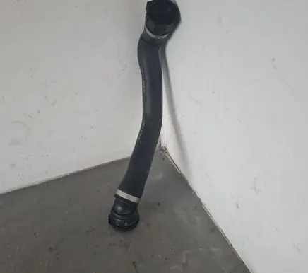 BMW 5 G30 G31 Engine coolant pipe/hose 8572911