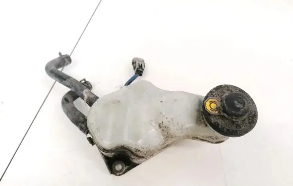 Toyota Avensis Verso Brake fluid reservoir 13231140260 132311-40260