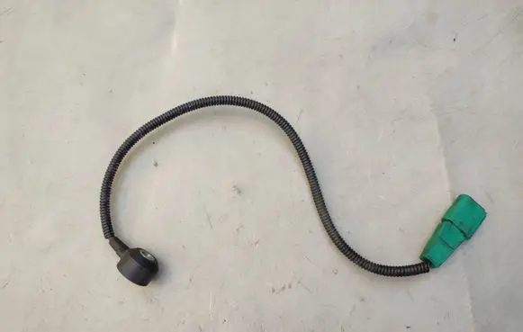Audi A4 S4 B5 8D Detonation knock sensor 06E905377A
