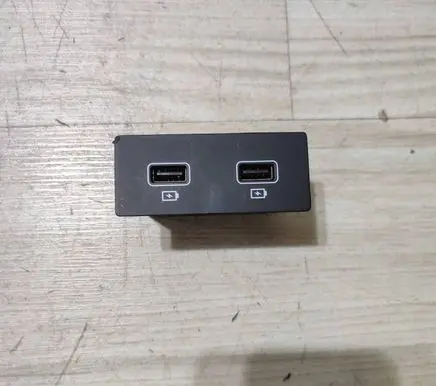 Renault Kangoo III USB socket connector 280230033R 33352432 40003046