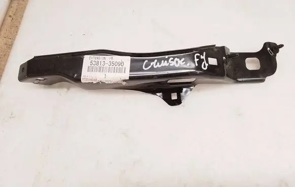 Toyota FJ cruiser Fender mounting bracket 5381335090