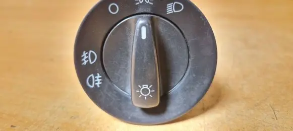 Skoda Fabia Mk2 (5J) Light switch 1u0941531
