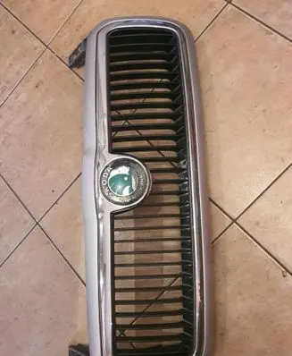 Skoda Octavia Mk1 (1U) Front bumper upper radiator grill 1U0853651