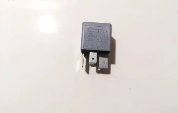 Audi A4 S4 B5 8D Other relay 8d0951253 v23134-j52-x300
