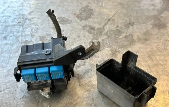 KIA Rio Relay mounting block 1879001034