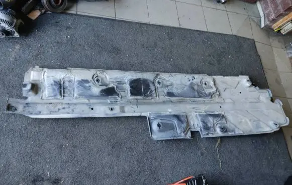 Mercedes-Benz GLK (X204) Center/middle under tray cover A2046100208