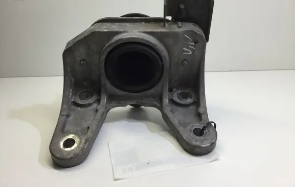 Opel Vivaro Engine mounting bracket 93850450