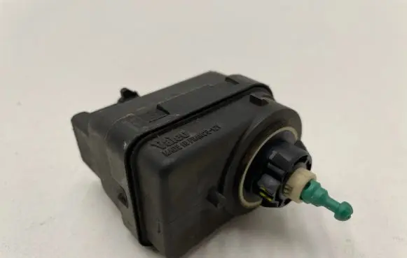 Headlight level adjustment motor