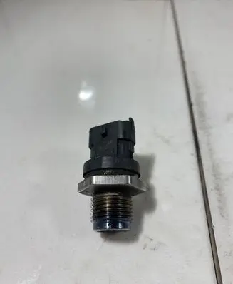 Fuel pressure sensor