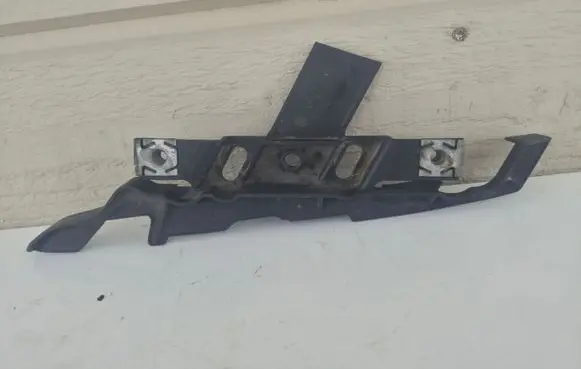 Audi A8 S8 D3 4E Headlight/headlamp mounting bracket 15815300