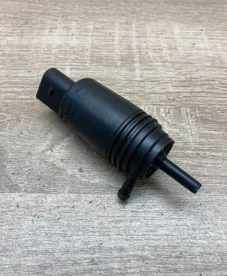 BMW 5 E39 Windscreen/windshield washer pump 8377612